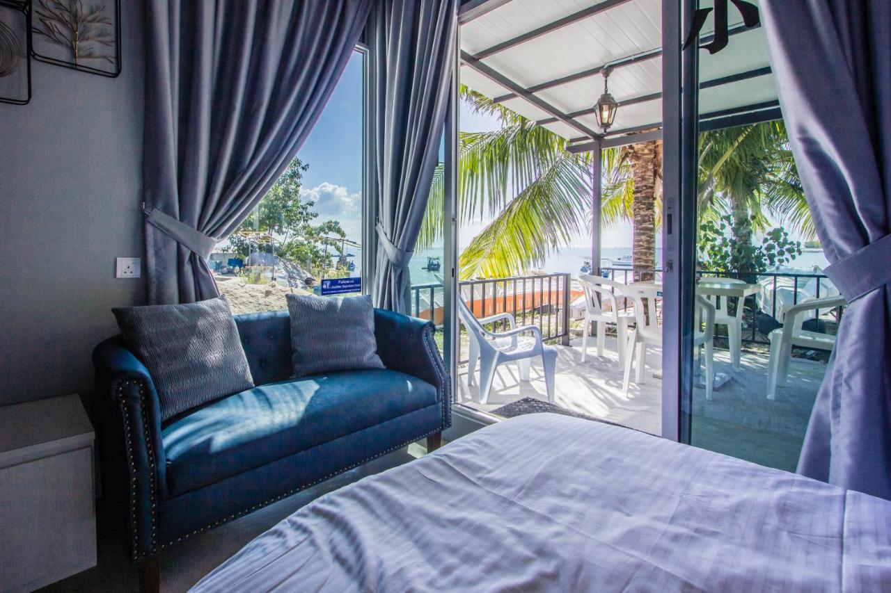Beachboy Chalet By The Beach Bukit Lada 外观 照片