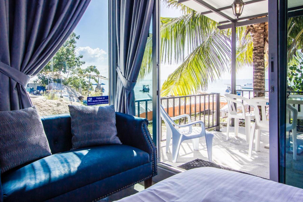 Beachboy Chalet By The Beach Bukit Lada 外观 照片